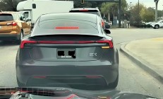 疑新款特斯拉Model Y Plaid无伪装谍照曝光：首次用上贯穿尾灯