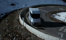 北汽福田发布国内首款量产液氢重卡：15分钟加满能跑1000公里