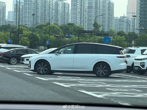 35万级家用纯电SUV 理想i8实车内饰首次曝光:比较眼熟