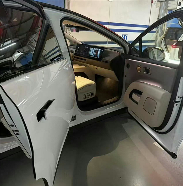 35万级家用纯电SUV 理想i8实车内饰首次曝光:比较眼熟