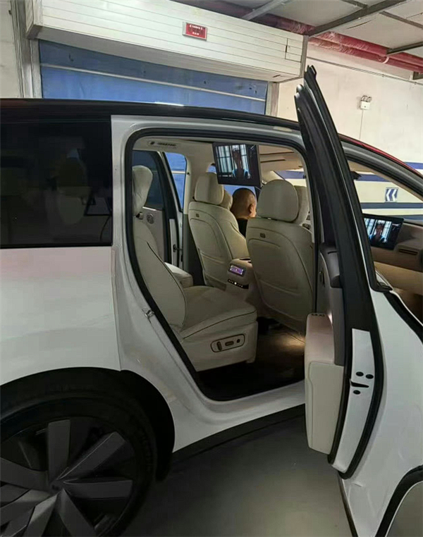 35万级家用纯电SUV 理想i8实车内饰首次曝光:比较眼熟