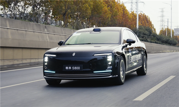 媒体发布“智驾战力天梯榜”：华为系倒数第一 尊界S800只拿5分