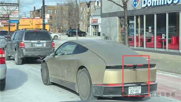 后视镜都不要了！特斯拉Robotaxi路测被拍 新增摄像头清洁装置