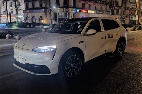 鸿蒙智行2026年大杀器！黑武士版问界M6实车曝光