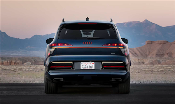 奥迪史上最大SUV！全新旗舰Q9实车国内现身：前脸或成大槽点